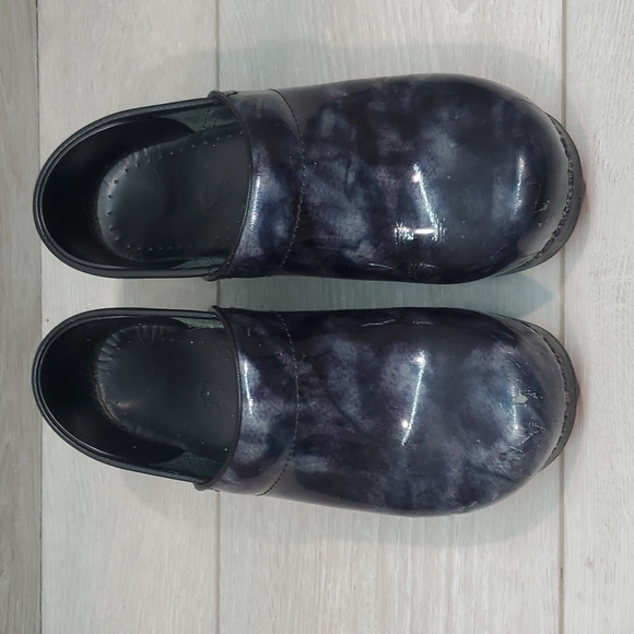 Dansko Women XP 2.0 Pewter Marbled Patent Leather Comfort Clogs Shoes sz 5 - Picture 3 of 14